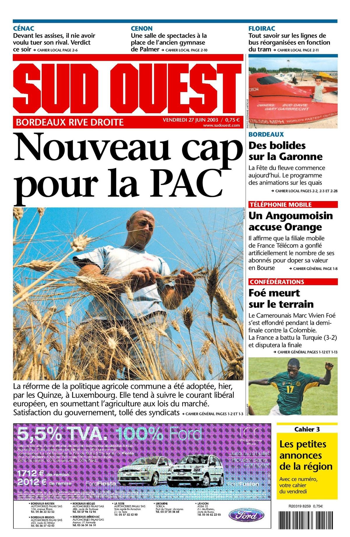 Reproduction de la Une de « Sud Ouest » du 27 juin 2003. La veille, le footballeur camerounais Marc-Vivien Foé s’est effondré au stade de Gerland, à Lyon, foudroyé par une crise cardiaque, pendant la demi-finale de la Coupe des confédérations contre la Colombie.