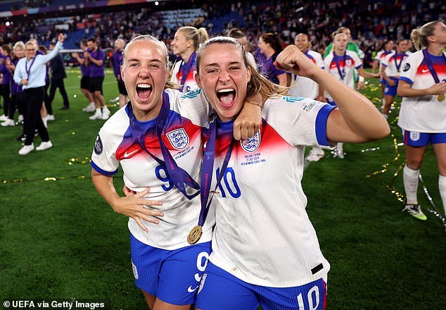 No 10 Toone celebrated with Beth Mead (left) on the pitch after Sunday night's dramatic win