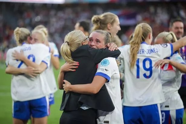Head coach Sarina Wiegman of England and Ella Toone of England
