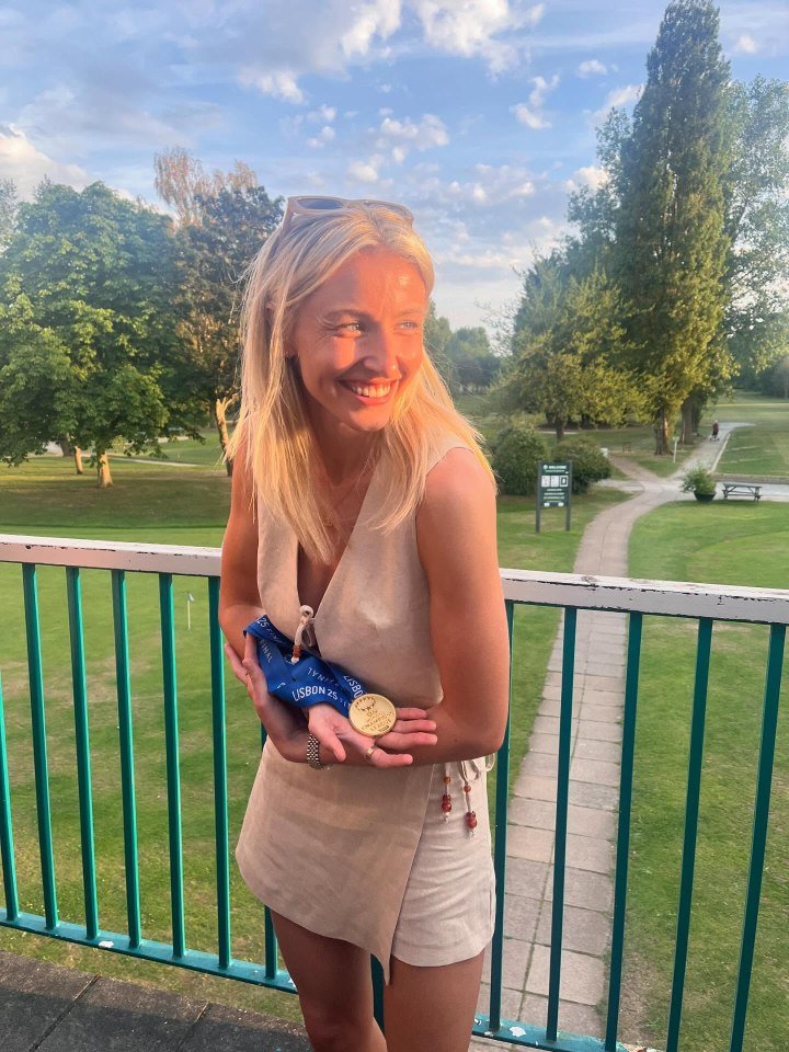 Leah Williamson holding her gold medal.