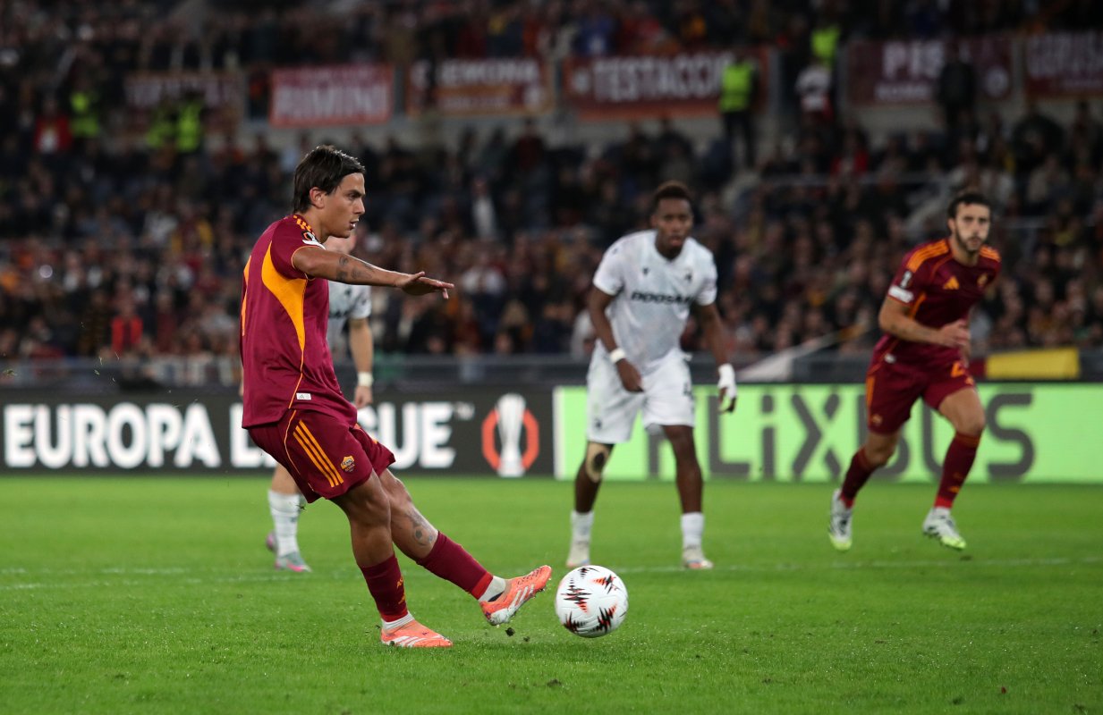 ROME, ITALY - OCTOBER 23: Paulo Dybala of AS Roma scores his team's first goal from the penalty spot during the UEFA Europa League 2025/26 League Phase MD3 match between AS Roma and FC Viktoria Plzen at Stadio Olimpico on October 23, 2025 in Rome, Italy. (Photo by Paolo Bruno/Getty Images)